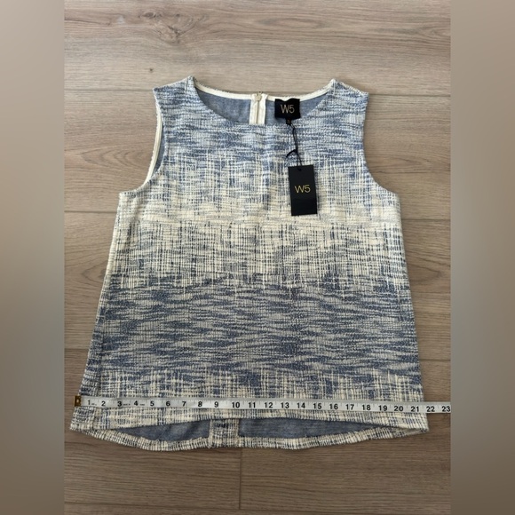 W5 Textured Blue and Cream Tank Top 💙 - Picture 3 of 7